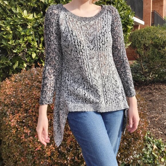 ˖ ݁ ˚ ₊𖥔⋆ Leifnotes 2010s grey handkerchief sweater with lace lining ⋆𖥔₊˚ ݁ ˖ - Picture 2 of 8